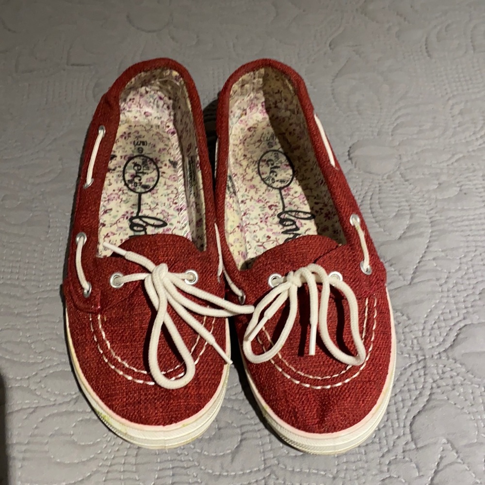 Women’s canvas shoes